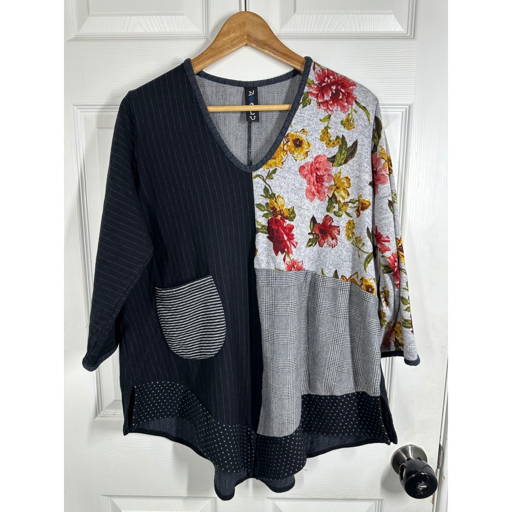 NoBlu Tunic Top Womens L Black Mixed Media Floral Patchwork Sharkbite Hem 7255